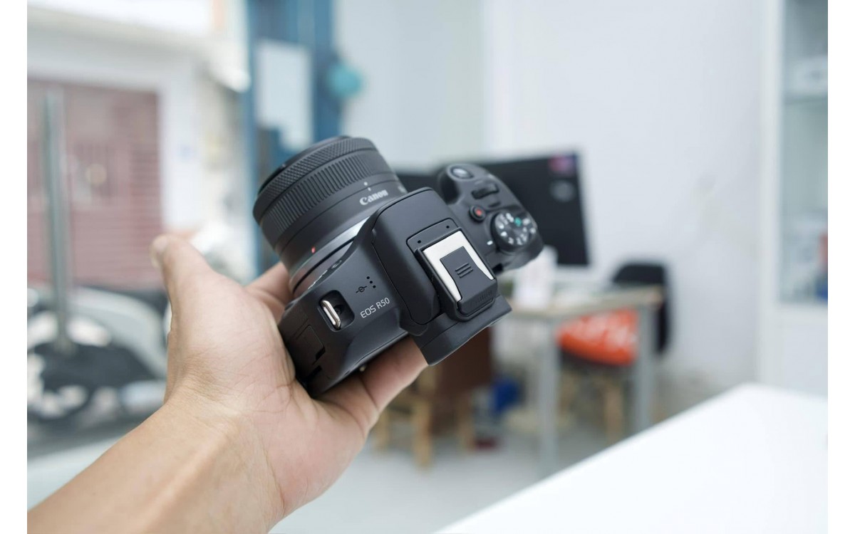 Canon EOS R50: Báo Cáo Doanh Số Toàn Cầu & Giải Pháp Sáng Tạo Nội Dung Siêu Tốc Trên Mobile